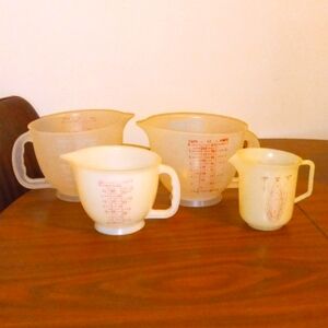 Tupperware Measuring‎ Bowls set of 4